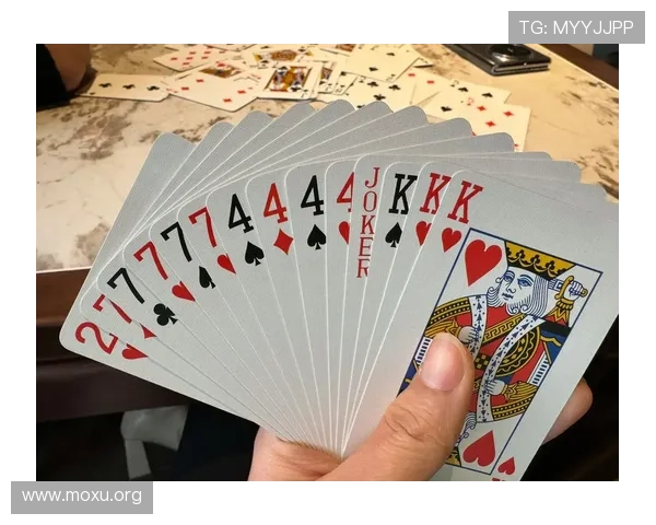 三公牌玩法技巧分享：提升牌技的实用策略与常见错误避免方法